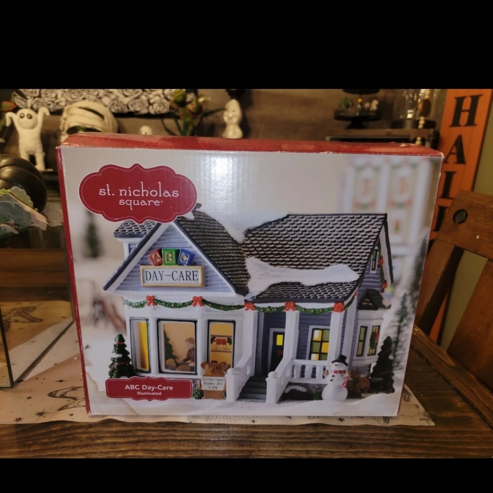 Rare St. Nicholas Square Christmas Village ABC Daycare Illuminated 2013 Retired